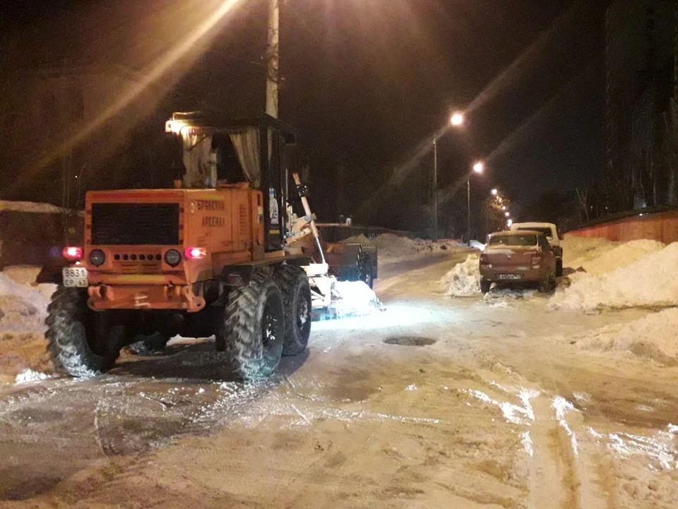 Самарских автолюбителей попросили не парковать свои машины на обочинах, чтобы не препятствовать работе спецтехники Фото: администрация Самары