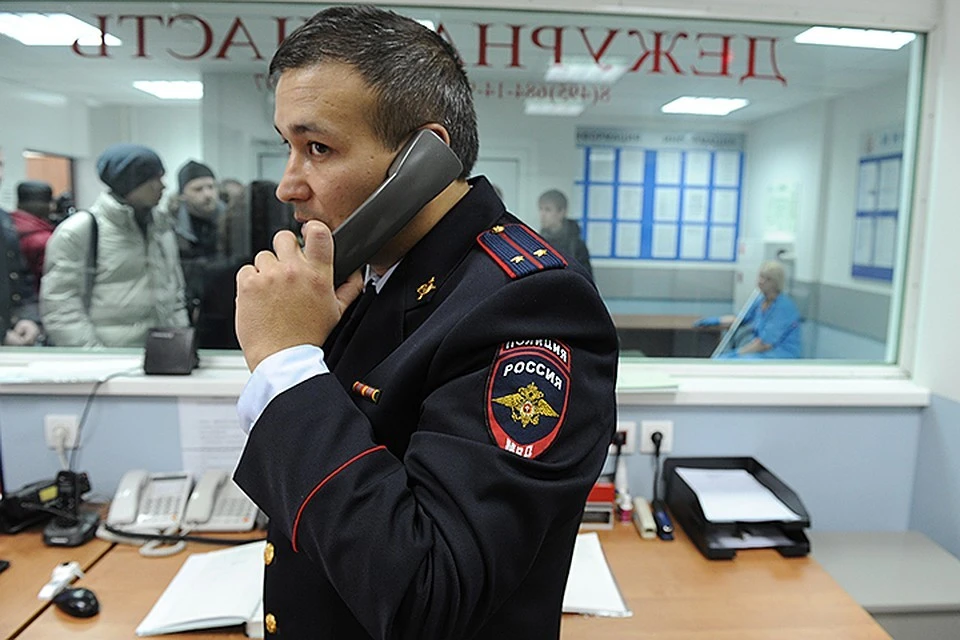 Мужчина с ножом напал на полицейских в московской квартире