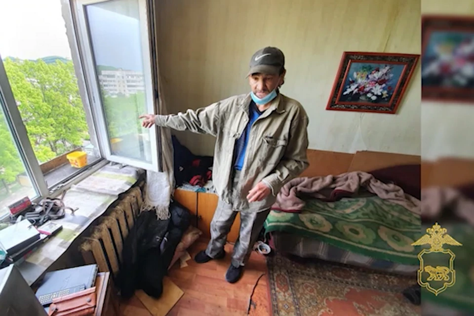 Так мужчина наказал щенка за плохое поведение.