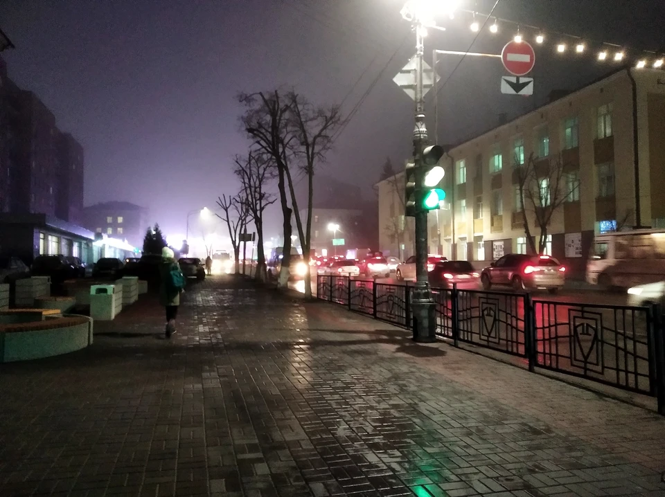 Скульптура "Свидание" стоит в районе площади Перекальского в Курске