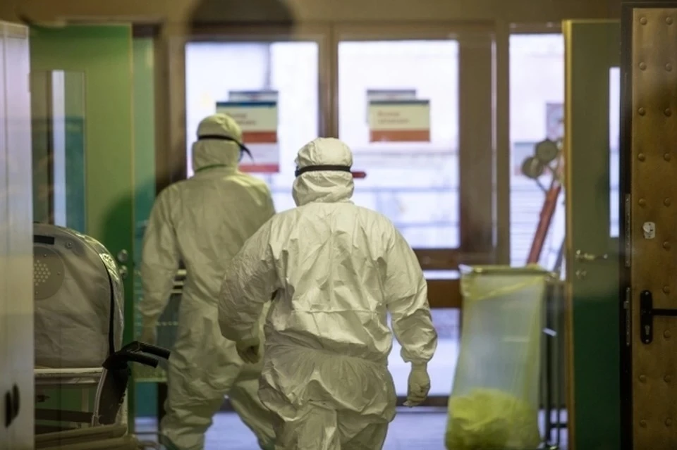 За сутки лаборатории Крыма исследовали на коронавирус 4 587 человек