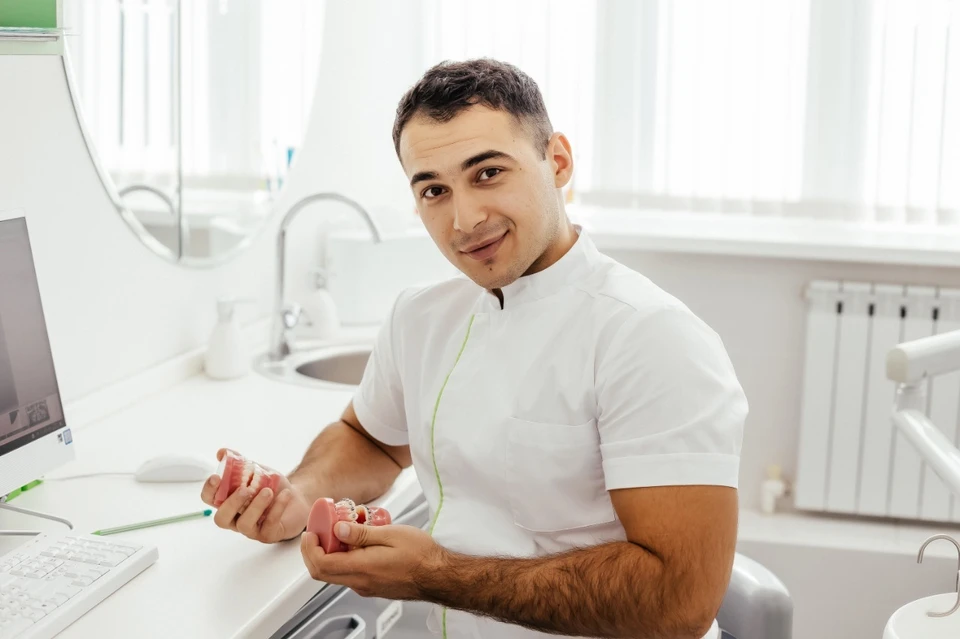 Врач стоматолог-ортодонт Авчи Алиевич Алиев. Фото: «Авторская стоматология»