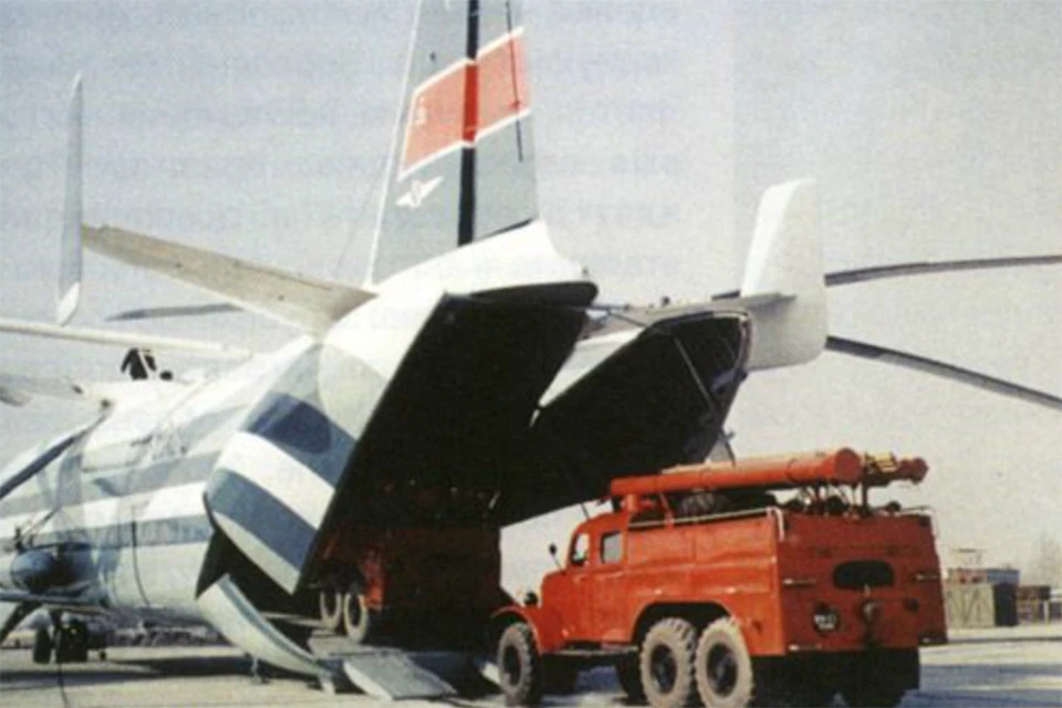 Объем грузовой кабины у В-12 был в 7 раз больше, чем у вертолетов-предшественников. А вес остался таким же. Фото: Wikimedia Commons