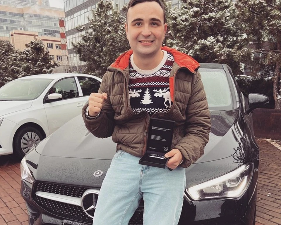 Илья Казаков ездит теперь худой и спортивный на мерседесе