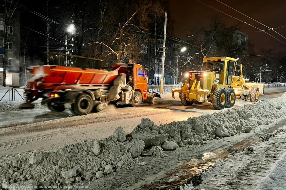 Городские службы снег убирают круглые сутки...