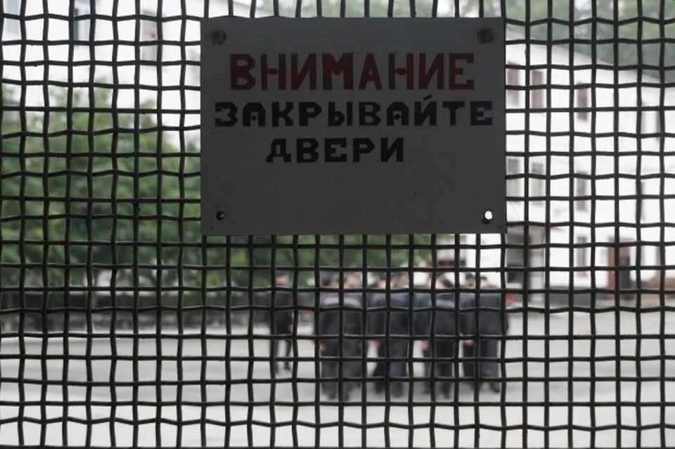Обвиняемый пытался пронести в колонию марихуану, героин и синтетическое наркотическое средство.