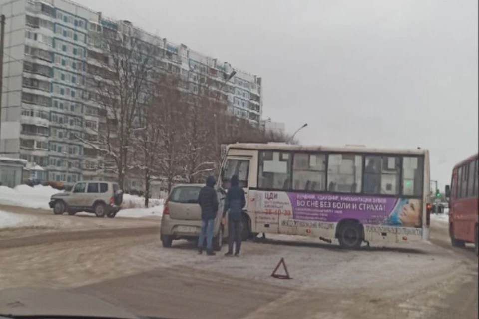 Произошла авария с участием городского транспорта Фото: Ярославль LIVE