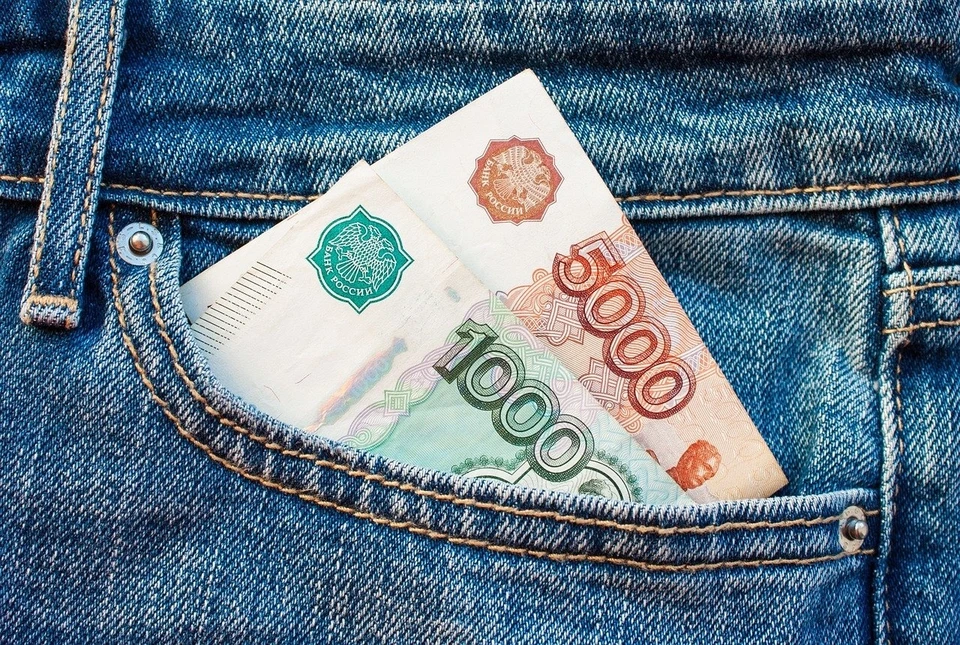 Астраханец воспользовался доверчивостью незнакомца и украл у него 8 тысяч рублей