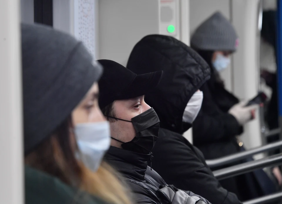 Соответствующее сообщение пассажирам поездов передается по громкоговорителю.
