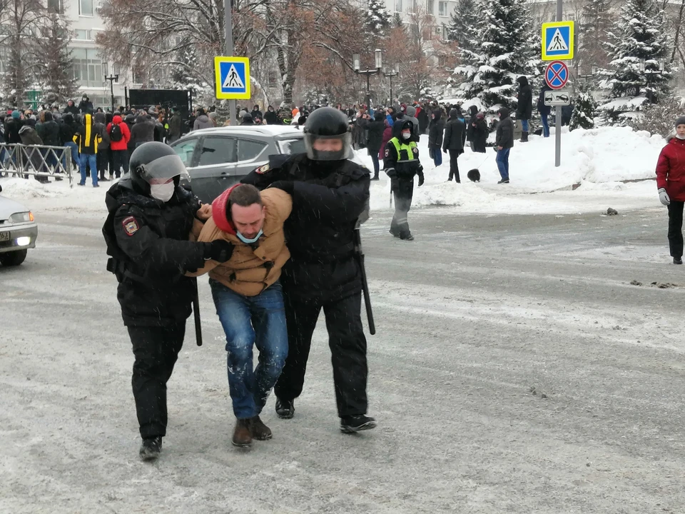 Задержания участников несанкционированной акции начались на площади Славы