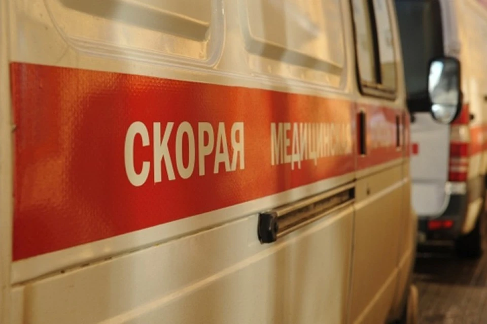 Грузовик задавил женщину во дворе дома в Кузбассе