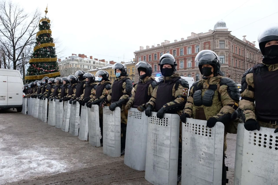 В Санкт-Петербурге проходит второй по счету несанкционированный митинг.