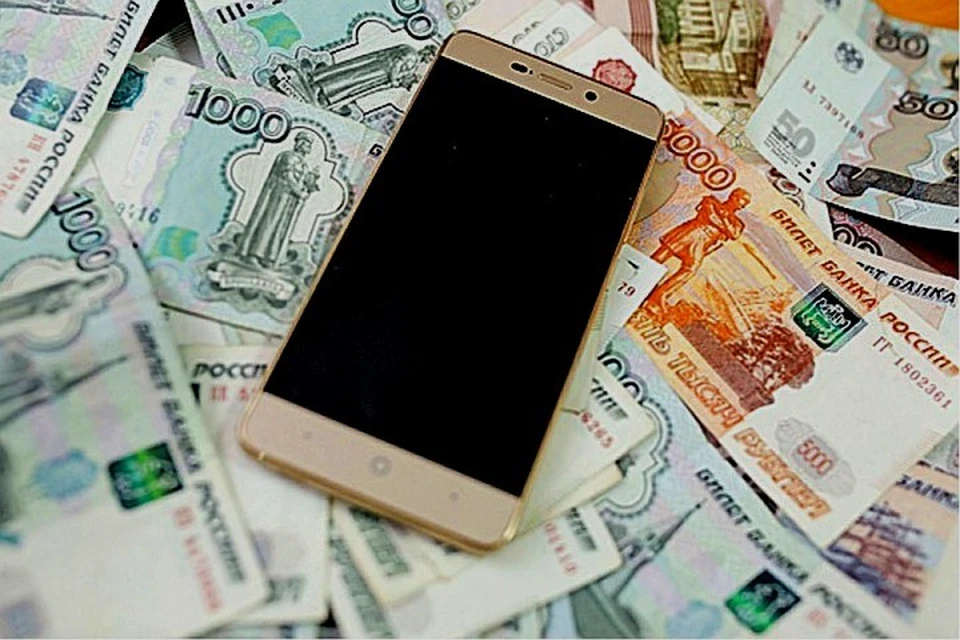 В Кузбассе менеджер салона связи похитил у пенсионерки 20 тысяч рублей