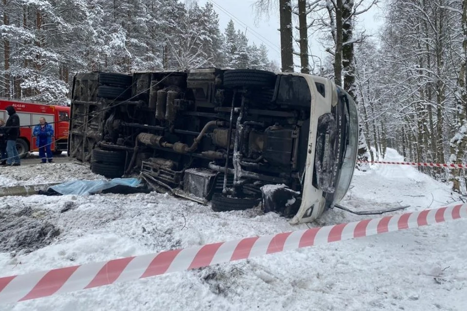 Полиция задержала водителя маршрутки, который угодил в смертельное ДТП на Приморском шоссе, унесшее жизнь пассажирки. Фото: прокуратура Санкт-Петербурга