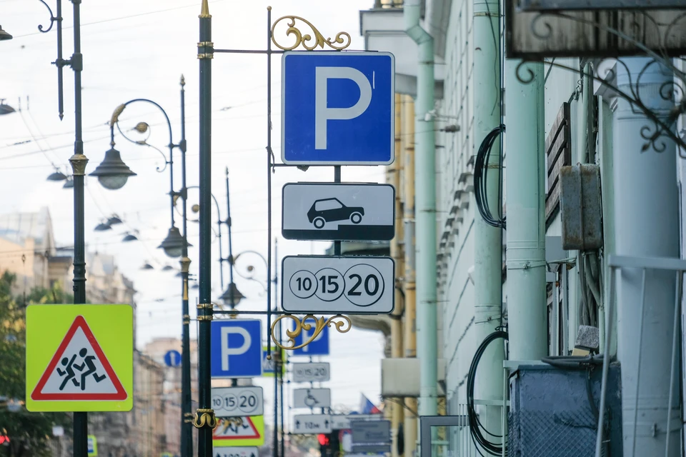 В Петербурге планируют сделать еще 13 тысяч платных парковочных мест в центре.