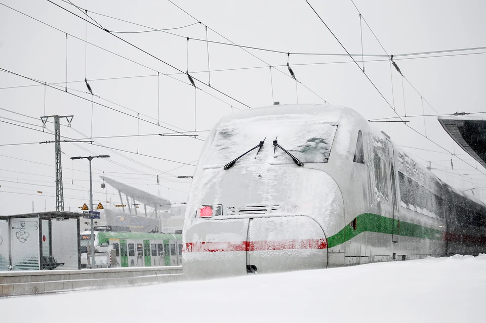 Снегопад парализовал железнодорожное сообщение в Германии