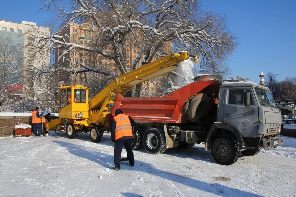 В ДНР улицы от снега расчищают 150 снегоуборочных машин
