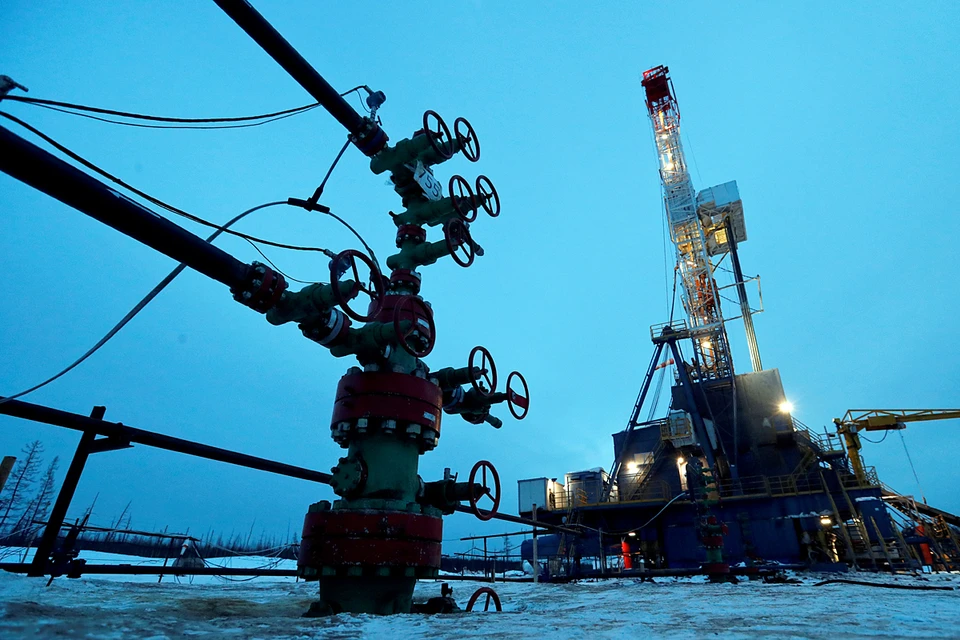 Некоторые эксперты считают, что в ближайшие месяцы стоимость нефти может вырасти до 70 долларов за баррель