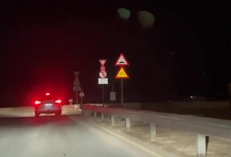 На небо в Дубае спроецировали два спутника Марса. Фото: кадр из видео