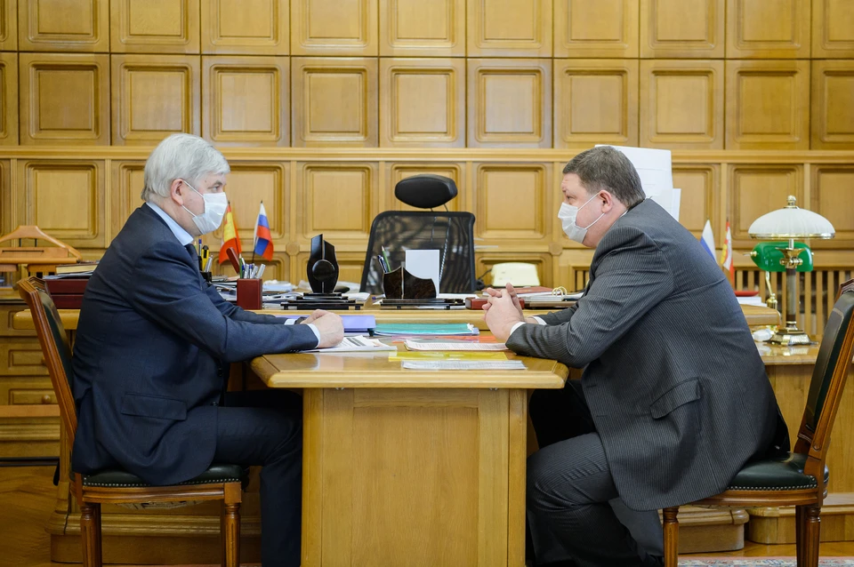 Александр Сысоев рассказал губернатору о планирующемся расширении вуза.
