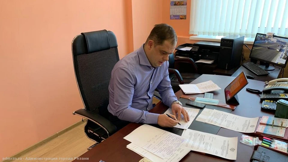 Владимир Бурмистров во время совещания попросил сразу нескольких начальников управлений и муниципальных предприятий написать заявления об уходе.