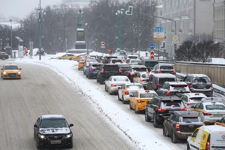 Пробки в Москве достигли 9 баллов из-за снегопада