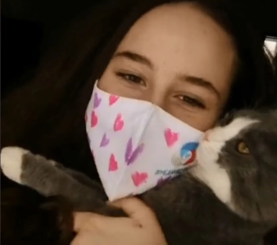 Жители Тюмени заобнимали близких в TikTok. Скриншот из видео пользователя etto_anetka в TikTok.