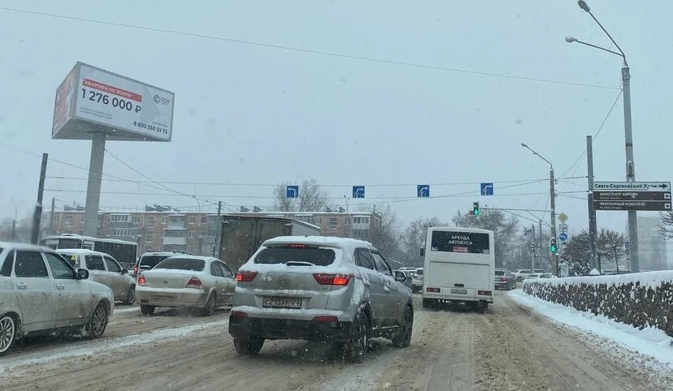 Как выглядит Краснодар после снегопада: дороги не чищены, на улицах глухие пробки