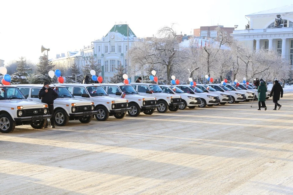 Автомобили в орле. Автомобиль Орловского губернатора. Новая машина для правительства. Машина Орел. Автопарк медучреждений региона пополнился новыми машинами..