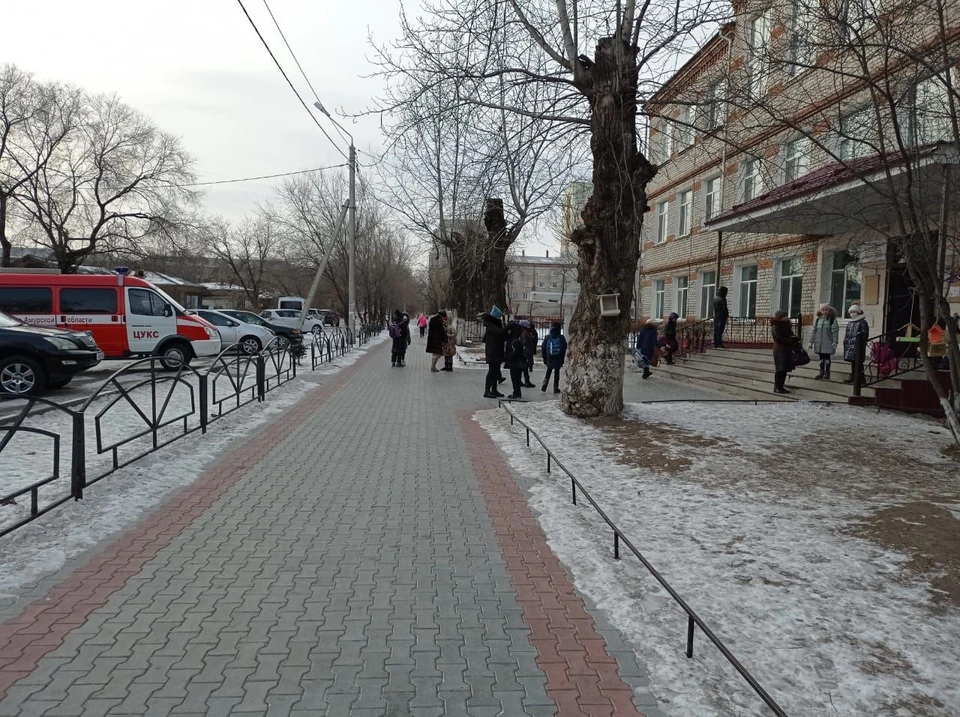 На месте работают правоохранители и экстренные службы. Фото: Имамеев LIVE