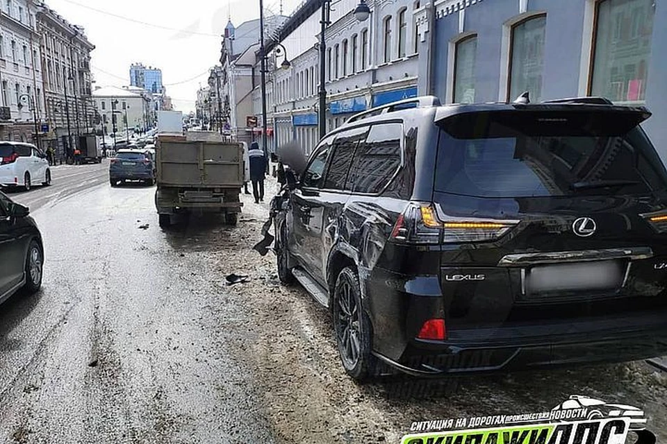 Джип получил серьезные повреждения. Фото: Instagram/AK_VDK, dps_vl