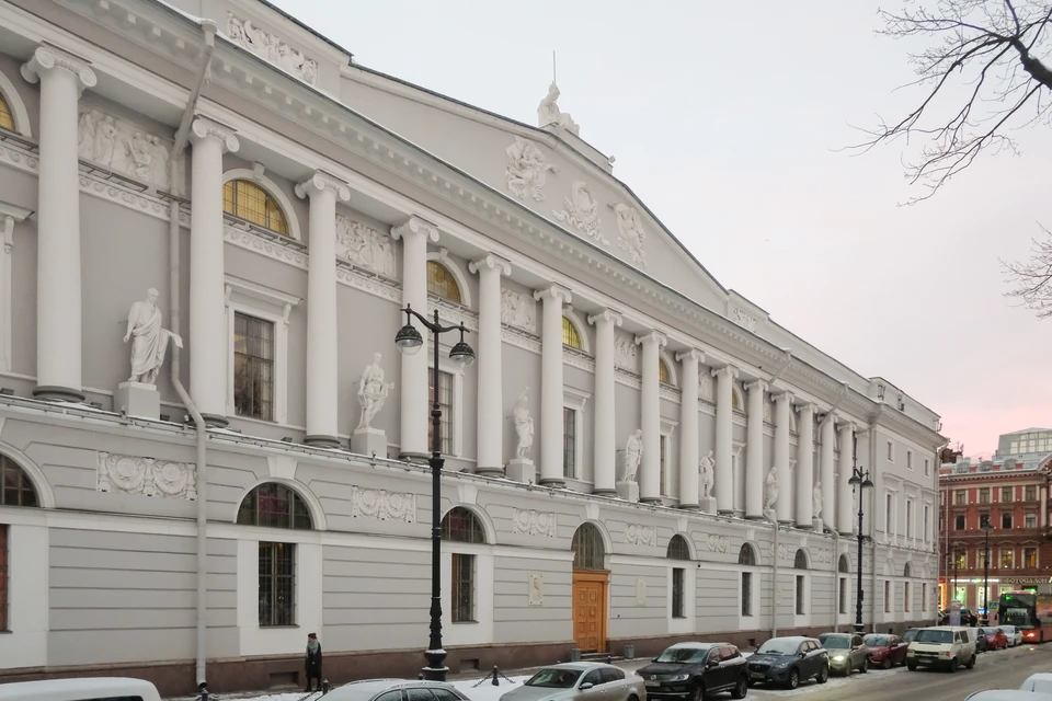 Новый прививочный пункт от коронавируса открылся в Михайловском театре Петербурга