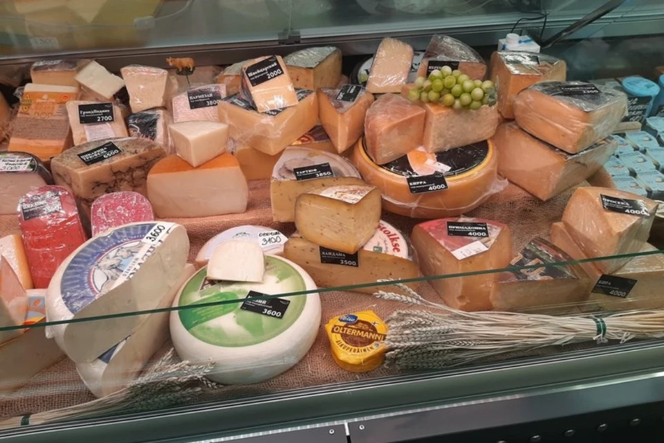 Больше 2 центнеров санкционной продукции изъяли с рынка в Петербурге. Фото: ursn.spb.ru