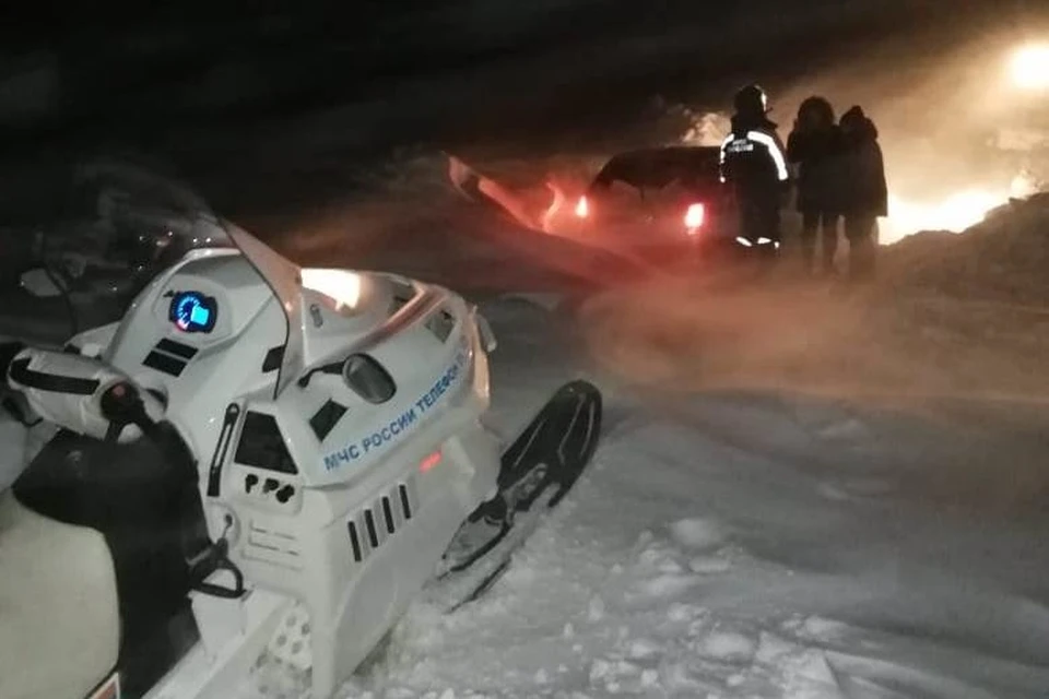 На дороге Спасск-Дальний-село Александровка в снежных переметах застряли три автомобиля. Фото: ГУ МЧС России по Приморскому краю
