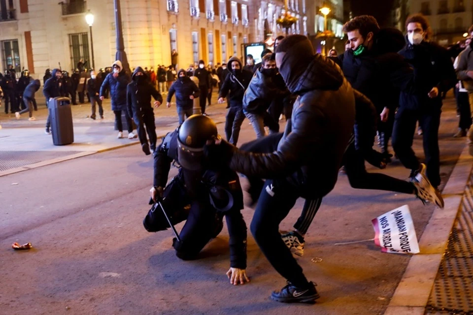 Акции протеста в Испании снова переросли в беспорядки и стычки с полицией