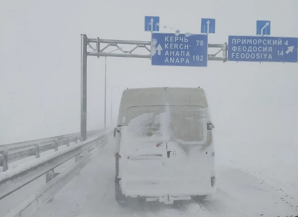 Водители стоят в пробке около Керчи уже 18 часов Фото: Автопартнер Крым Севастополь ДТП/VK