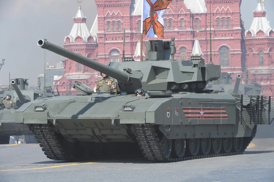 Поставки боевых танков «Армата» в армию России начнутся в 2022 году.