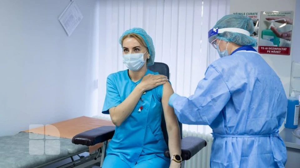 Первыми в Молдове вакцинировались реаниматологи (Фото: publika.md).