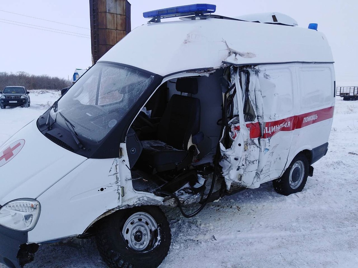 В Челябинской области скорая помощь попала в ДТП, погибла пациентка - KP.RU