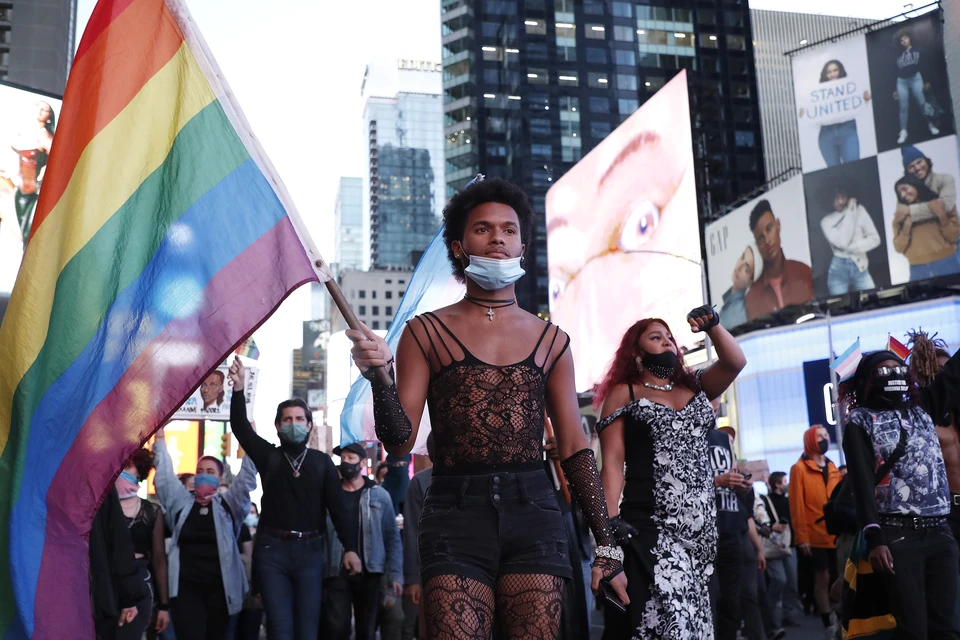 Протестный митинг с участием представителей ЛГБТ-сообщества в Нью-Йорке.