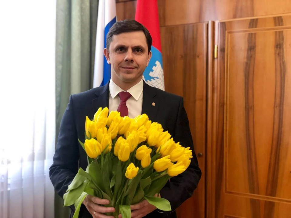 С 8 марта орловчанок поздравил губернатор Андрей Клычков
