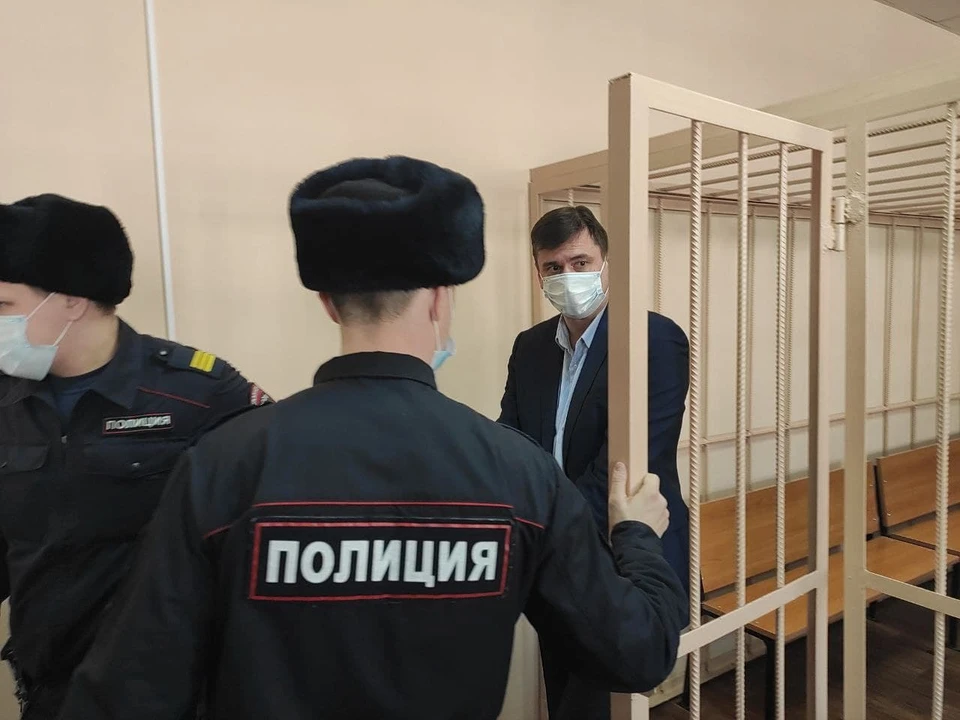 Олега Извекова обвиняют в получении взятки больше 400 тысяч рублей