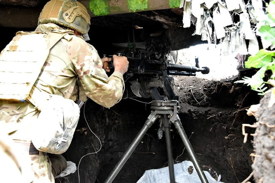 Украинские военные ведут огонь по жилым домам и школе Михайловки. Фото: Пресс-центр штаба ООС