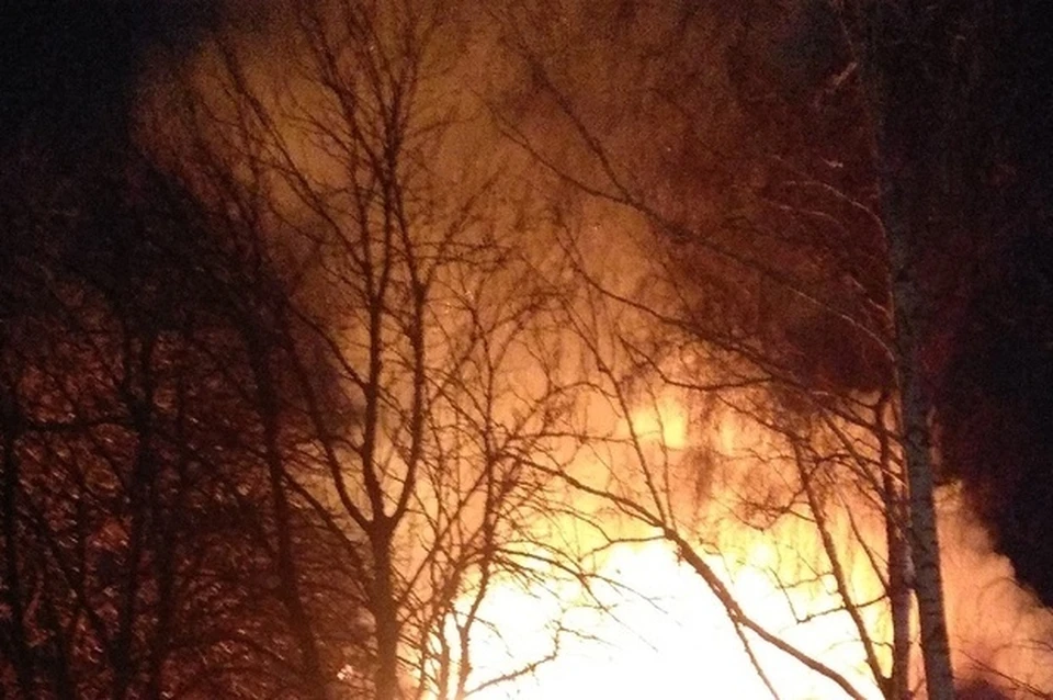 Пожар тушили 18 человек, шесть единиц техники