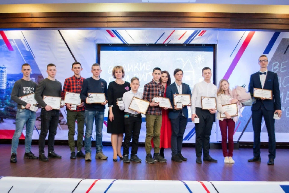 Каждому герою вручили грамоту и часы с гравировкой. Фото: ОД «ДР»