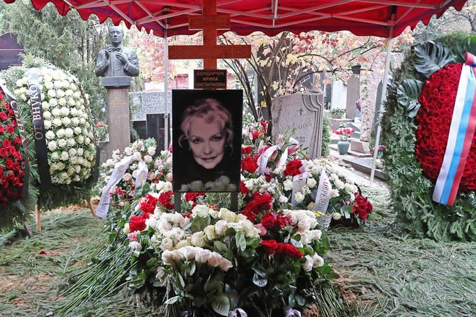 Похоронили артистку в новой части Новодевичьего кладбища. Фото: Михаил Терещенко/ТАСС
