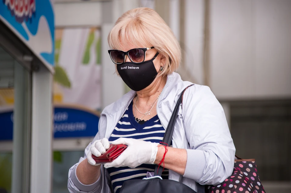 Половина всех заболевших пенсионного возраста