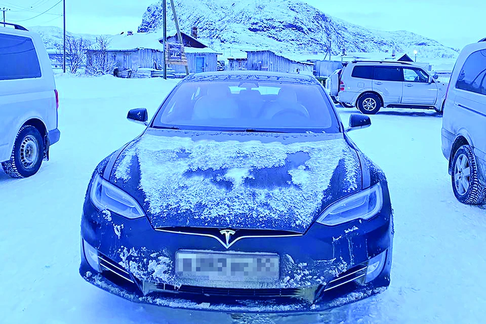 Смелые жители Подмосковья рискнули приехать в Териберку на своей Tesla. Фото: vk.com/my_teriberka