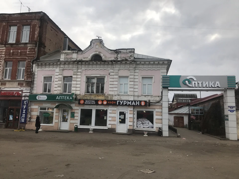 Собственникам конструкций придется либо убрать вывески, либо привести их в соответствии с Правилами благоустройства
