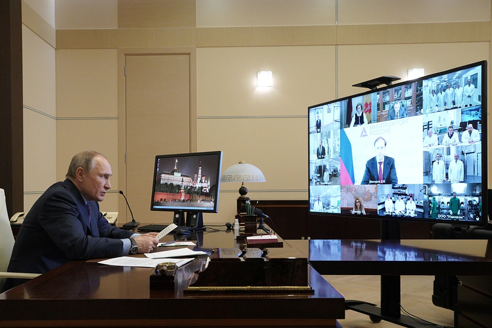 Владимир Путин провел видеовстречу с разработчиками и производителями российских вакцин от коронавируса